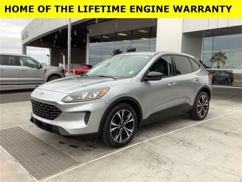 Used 2022 Ford Escape SE w/ SE Sport Appearance Package image 4