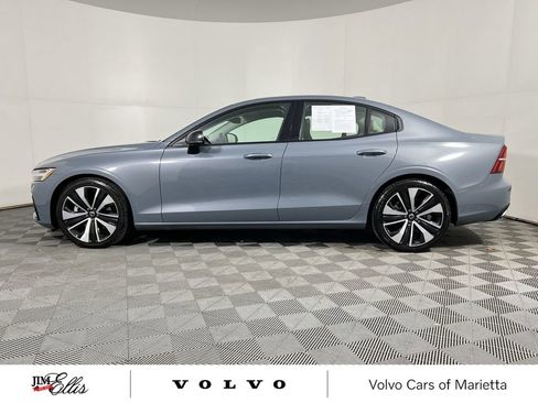 Used 2022 Volvo S60 B5 Momentum w/ Premium Package image 6