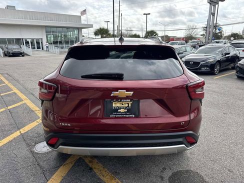 Used 2025 Chevrolet Trax LT w/ LT Convenience Package image 7