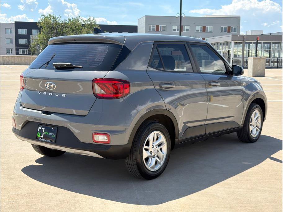 Used 2022 Hyundai Venue SE FWD image 8