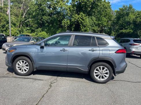 Used 2022 Toyota Corolla Cross LE AWD/4WD image 2
