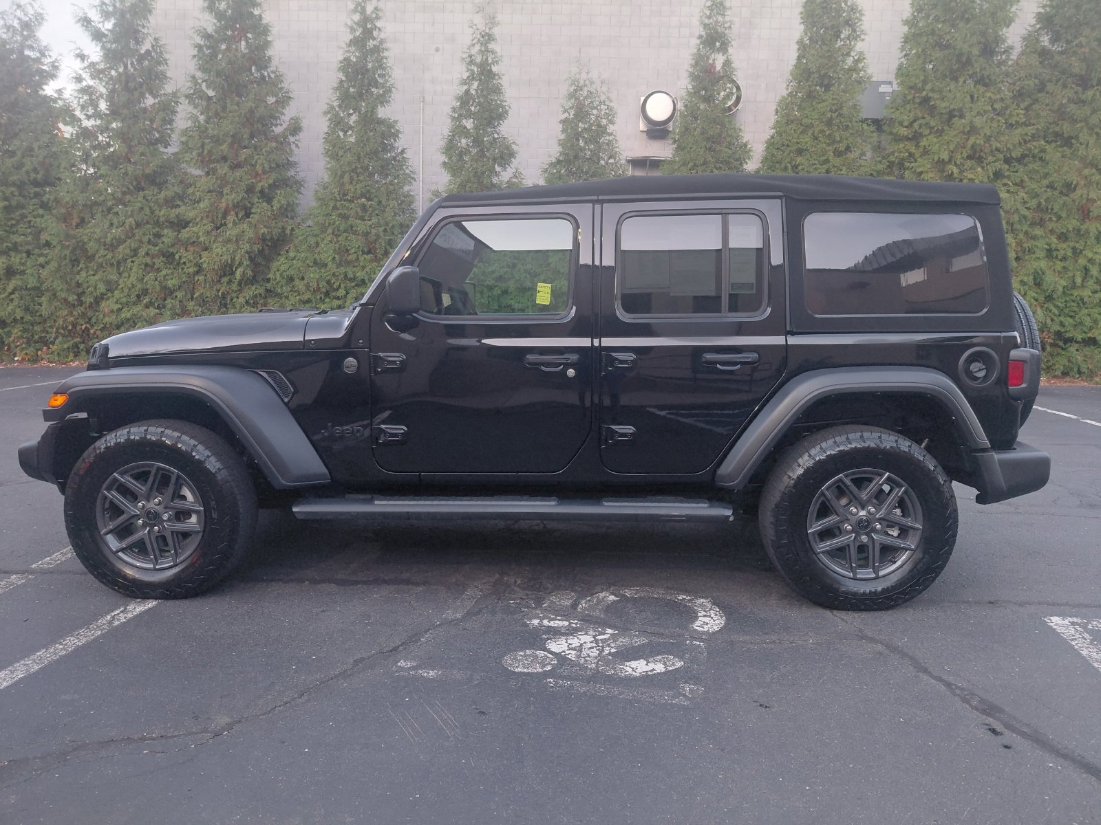 Used 2024 Jeep Wrangler Unlimited Sport AWD/4WD image 28