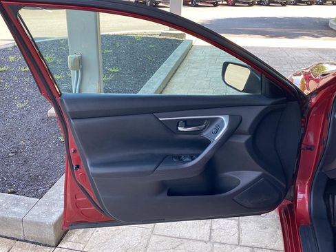 Used 2017 Nissan Altima 2.5 S w/ Power Driver Seat Package FWD image 18