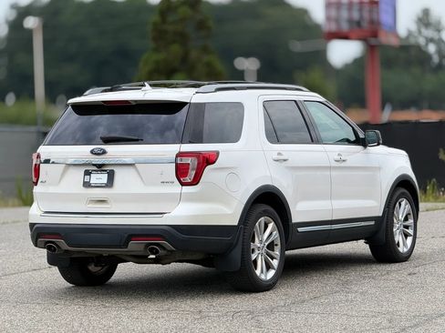 Used 2018 Ford Explorer XLT w/ Equipment Group 202A AWD/4WD image 9