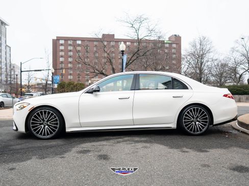 Used 2021 Mercedes-Benz S 580 4MATIC Sedan w/ AMG Line image 4