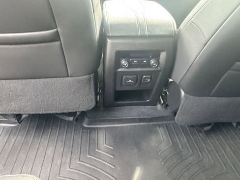 Used 2021 Chevrolet Traverse LT w/ LT Premium Package image 22