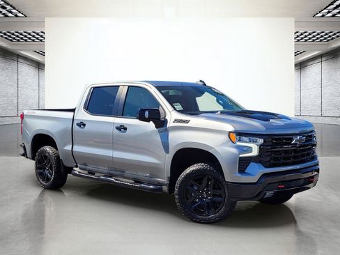 Used 2024 Chevrolet Silverado 1500 LT Trail Boss w/ LT Trail Boss Premium Package AWD/4WD image 2