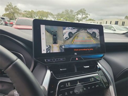 Used 2024 Toyota Venza LE image 21