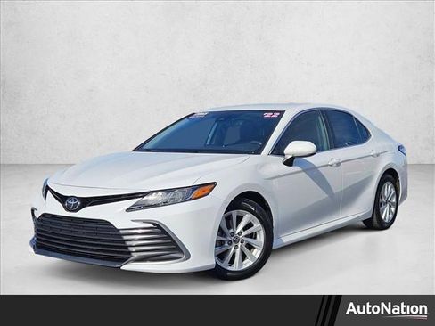 Used 2022 Toyota Camry LE image 1