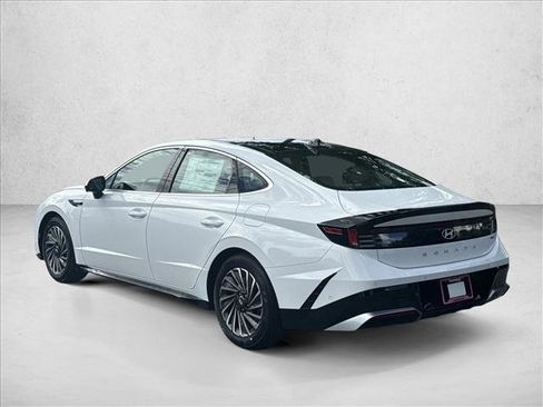 Certified 2025 Hyundai Sonata Limited FWD image 9