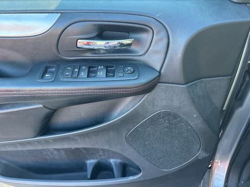 Used 2016 Dodge Grand Caravan R/T image 10