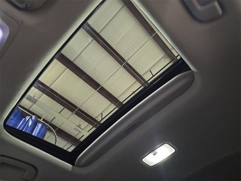 Used 2022 Toyota Corolla Cross XLE w/ Convenience Package image 30