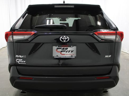Used 2021 Toyota RAV4 XLE FWD image 7