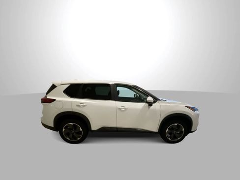 Used 2024 Nissan Rogue SV image 9