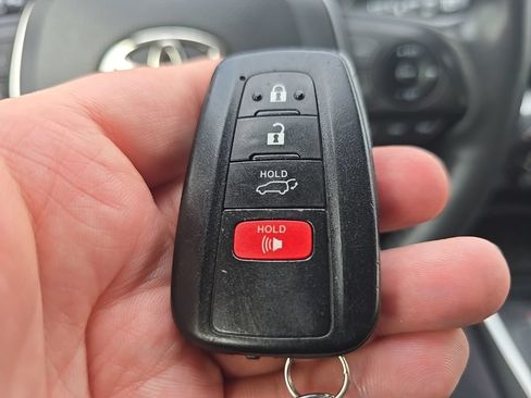 Used 2021 Toyota RAV4 XLE w/ Convenience Package AWD/4WD image 20