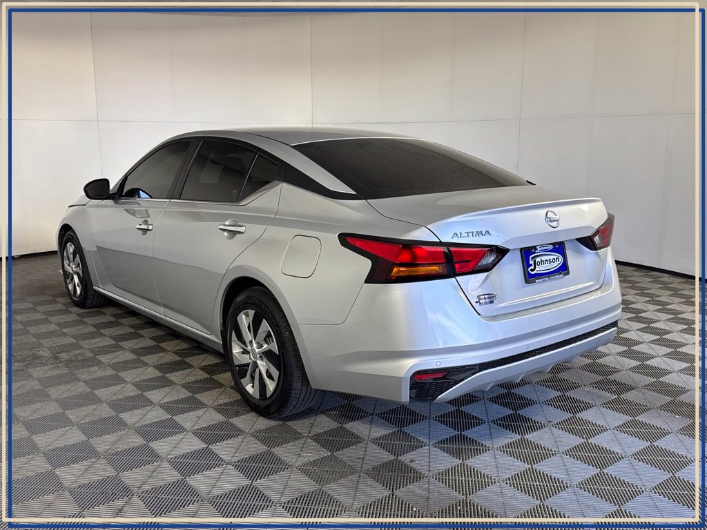 Used 2024 Nissan Altima 2.5 S FWD image 11