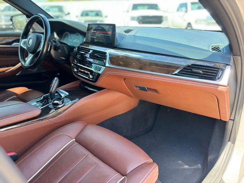 Used 2019 BMW M550i xDrive w/ Dynamic Handling Package image 17