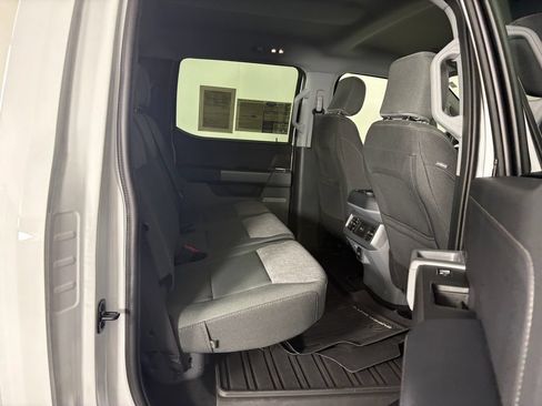 Certified 2025 Ford F250 XLT w/ Black Appearance Package AWD/4WD image 32