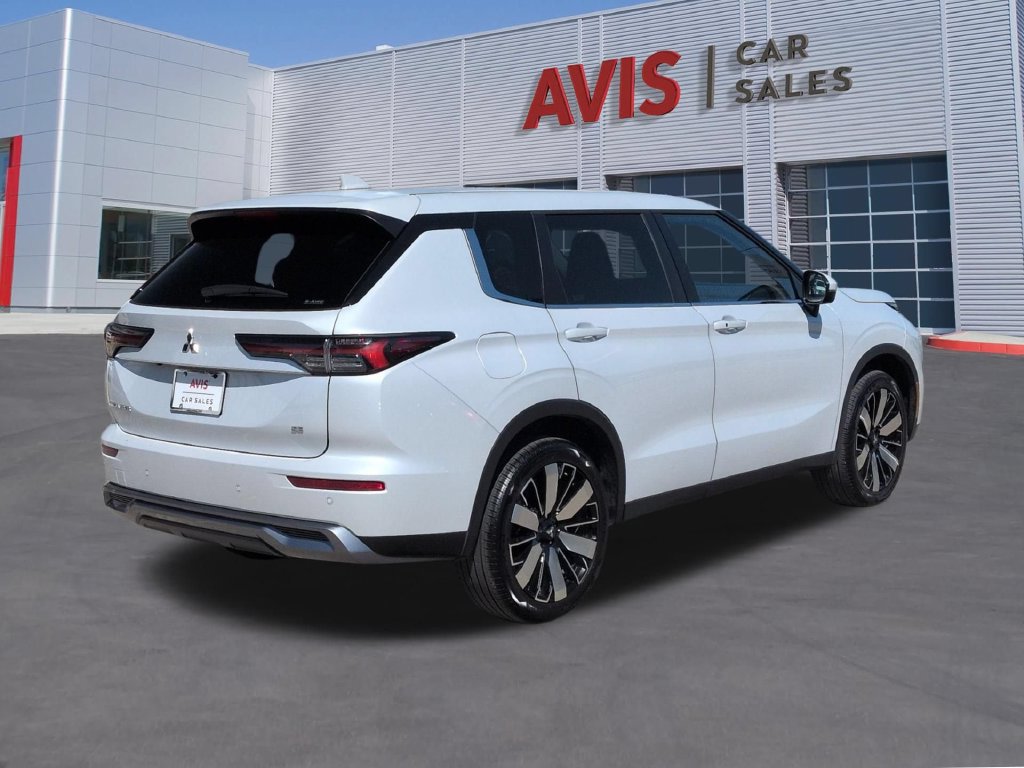 Used 2025 Mitsubishi Outlander SE AWD/4WD image 6