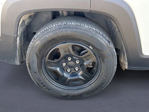 Used 2019 Jeep Renegade Sport w/ UConnect 7.0 Group image 3