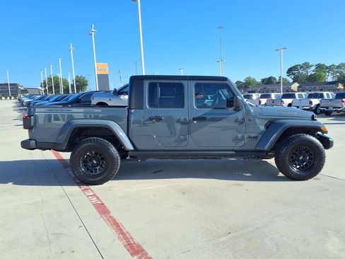 Used 2025 Jeep Gladiator Sport AWD/4WD image 5