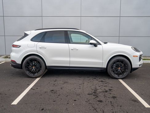 Used 2025 Porsche Cayenne image 8