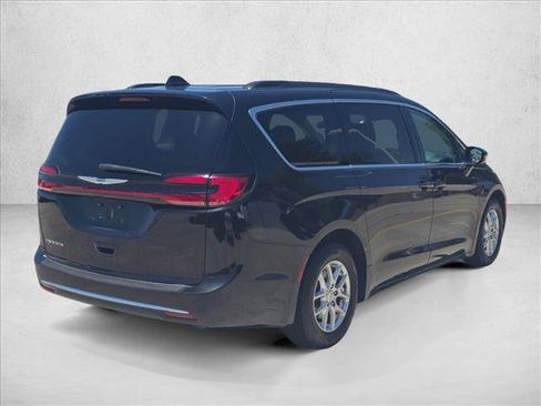 Used 2022 Chrysler Pacifica Touring-L FWD image 5