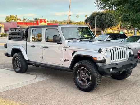 Used 2022 Jeep Gladiator Sport AWD/4WD image 2