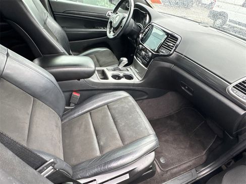 Used 2019 Jeep Grand Cherokee Altitude image 16