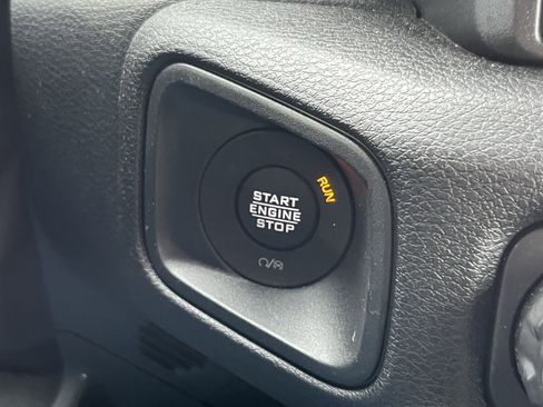 Used 2024 Jeep Wrangler Unlimited w/ Convenience Group image 31