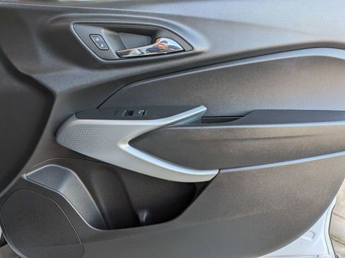 Used 2025 Chevrolet Trax LS image 33