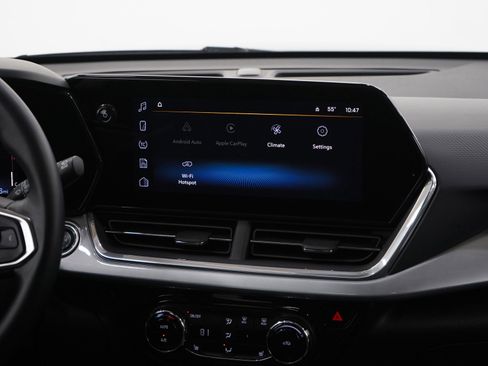 Used 2024 Chevrolet Trax LT w/ Sunroof Package image 16