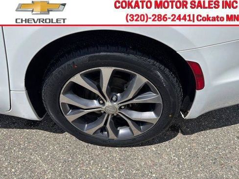 Used 2017 Chrysler Pacifica Limited w/ UConnect Theater Package FWD image 8