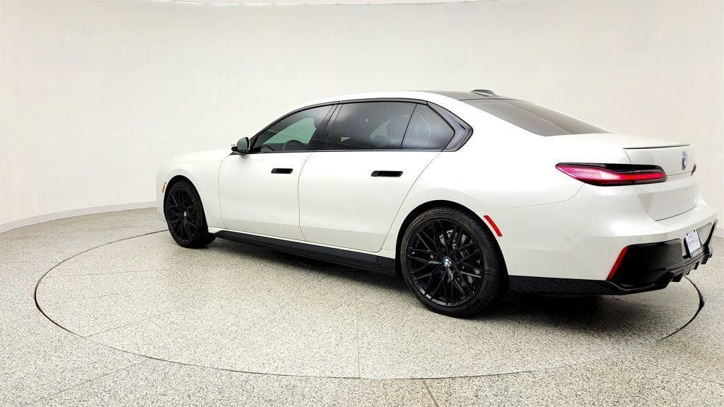 Used 2023 BMW i7 xDrive60 AWD/4WD image 7