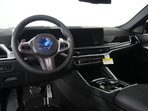 New 2026 BMW X6 xDrive40i w/ Climate Comfort Package image 18