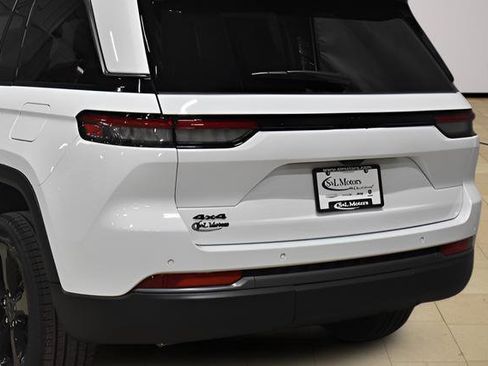 New 2026 Jeep Grand Cherokee Limited w/ Limited Altitude Package AWD/4WD image 32
