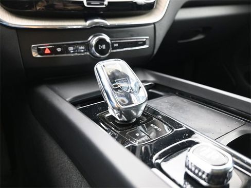 Used 2022 Volvo XC60 B5 Inscription w/ Advanced Package image 12
