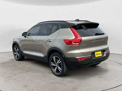 Used 2022 Volvo XC40 T5 R-Design w/ Advanced Package AWD/4WD image 7