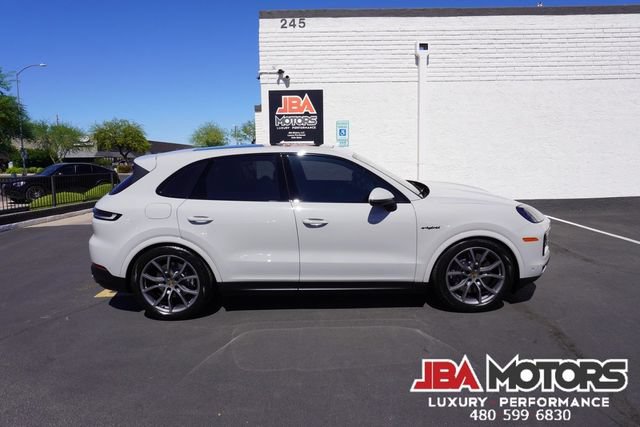 Used 2024 Porsche Cayenne AWD/4WD image 95