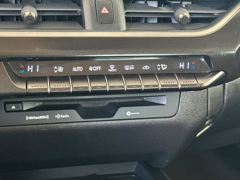 Used 2020 Lexus UX 200 image 17