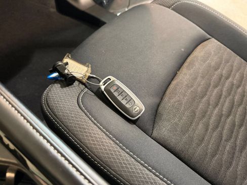 Used 2025 Nissan Pathfinder SV FWD image 21