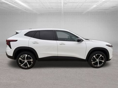 Used 2024 Chevrolet Trax RS FWD image 8