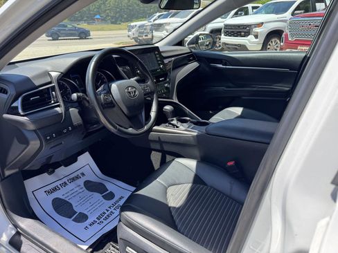 Used 2023 Toyota Camry SE FWD image 2