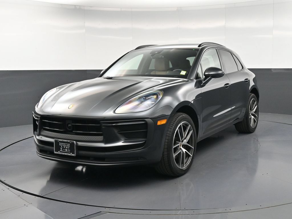 Certified 2026 Porsche Macan AWD/4WD image 6
