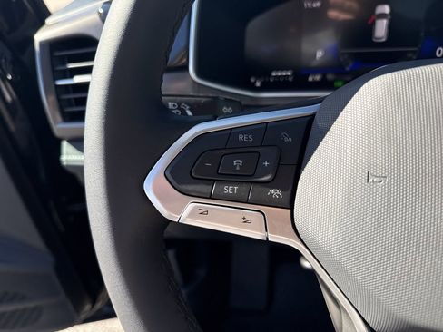 New 2026 Volkswagen Taos SE image 16