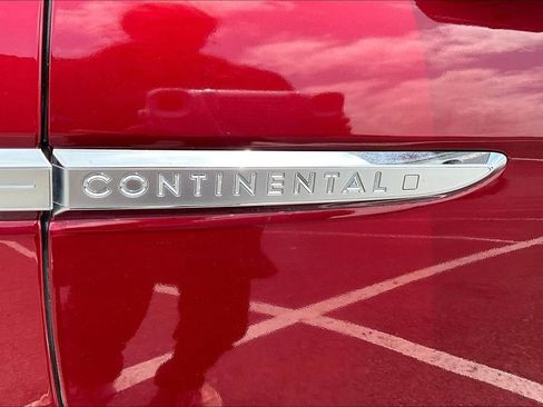 Used 2017 Lincoln Continental Reserve w/ Technology Package FWD image 32