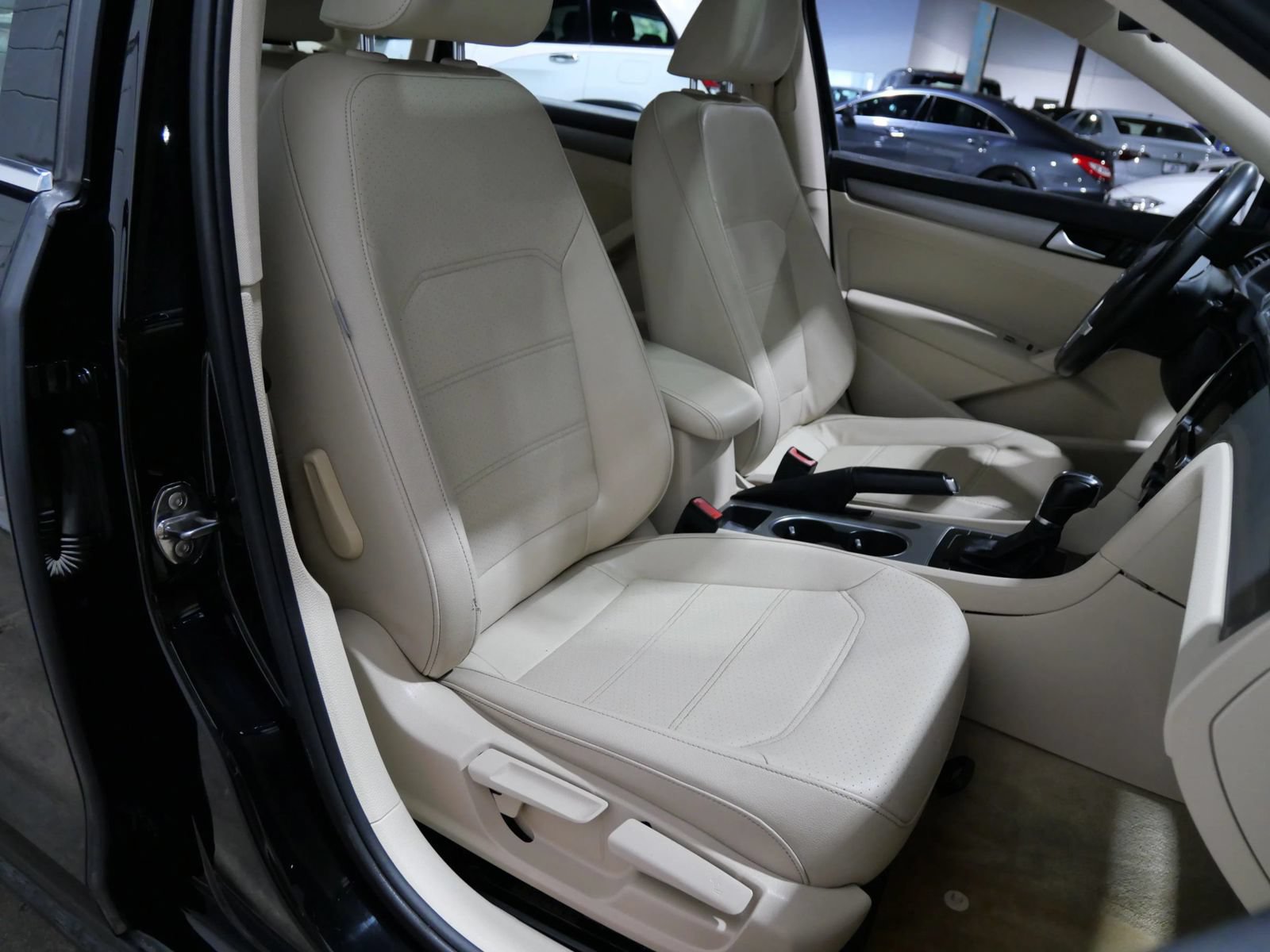 Used 2014 Volkswagen Passat TDI SE FWD image 20