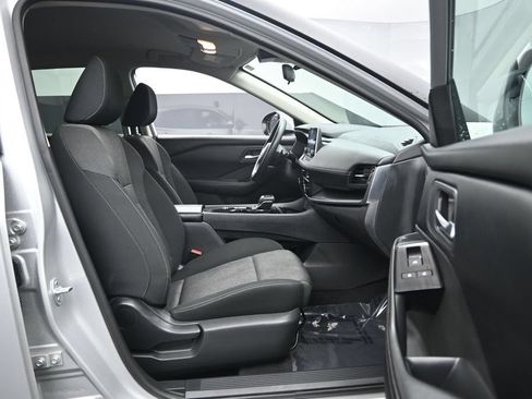 Used 2024 Nissan Rogue SV FWD image 27