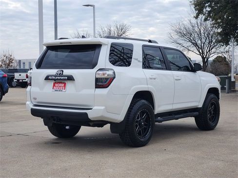Used 2024 Toyota 4Runner TRD Off-Road Premium image 3