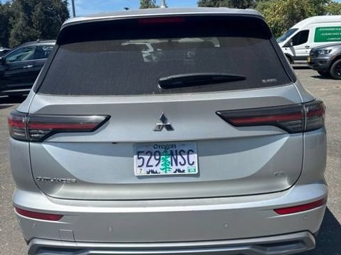Used 2025 Mitsubishi Outlander SE AWD/4WD image 4